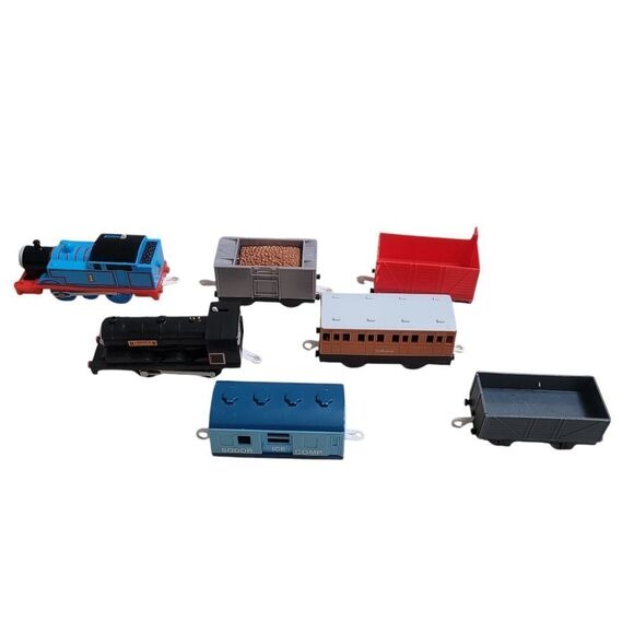 Bundle of thomas and friends train cars - Picture 1 of 7